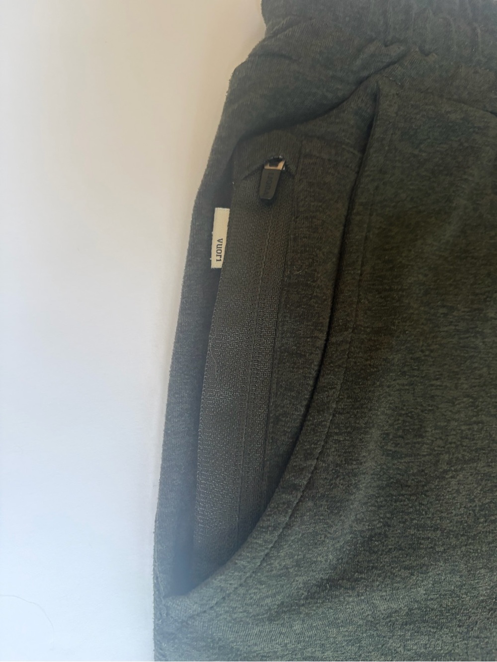 Vuori Ponto Performance Shorts Men's Medium Heathered Oregano DreamKnit Lounge - Picture 3 of 6